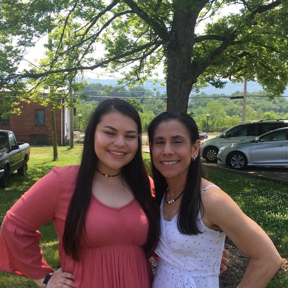 Meet your Posher, Laura - Picture 1 of 1